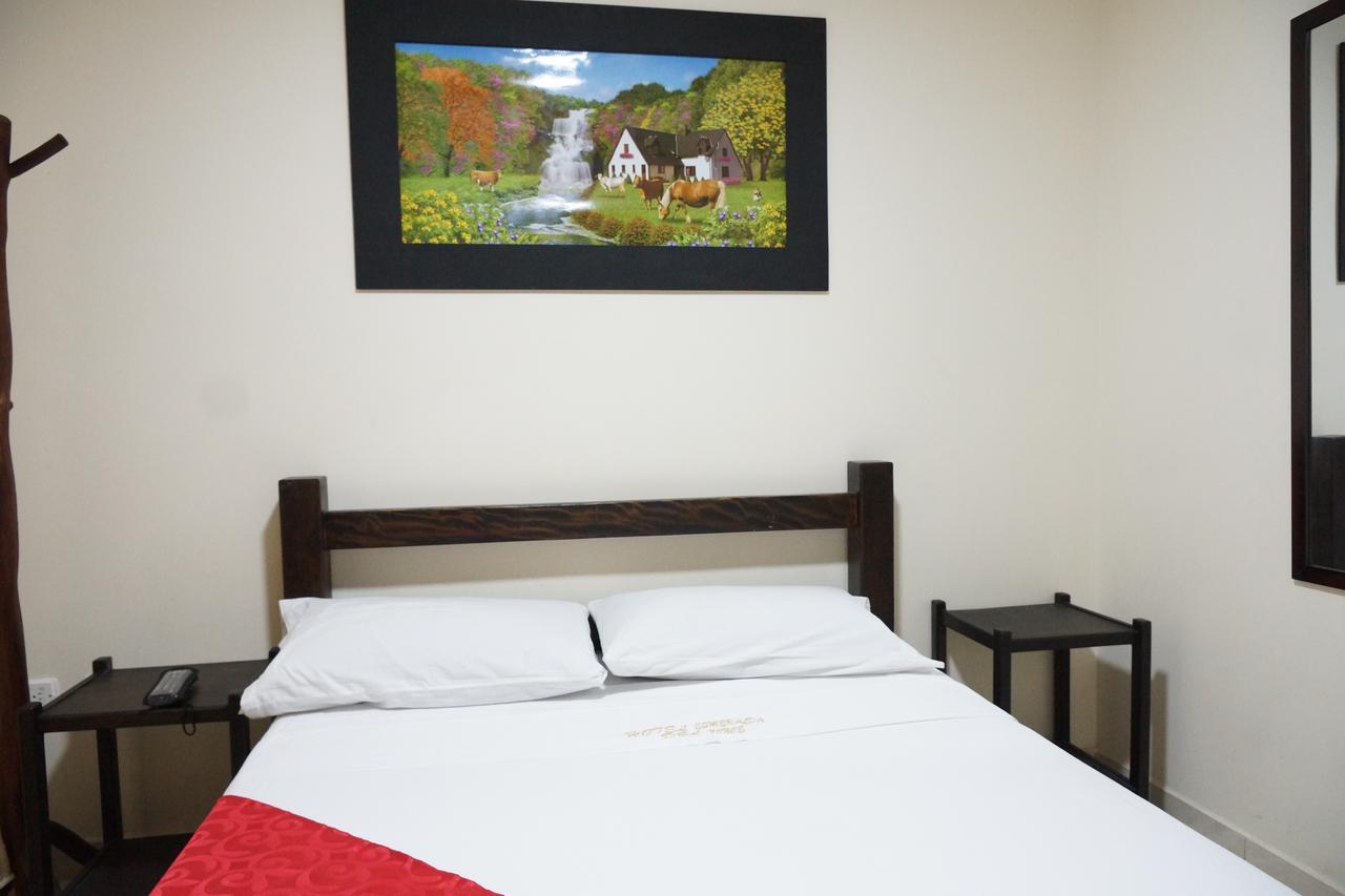 Hotel Esmeralda Сан Хил Екстериор снимка